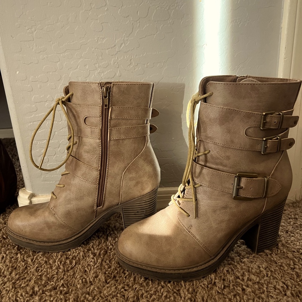 ROCKY WOMENS BOOTS - BRAND NEW - NEVER WORN